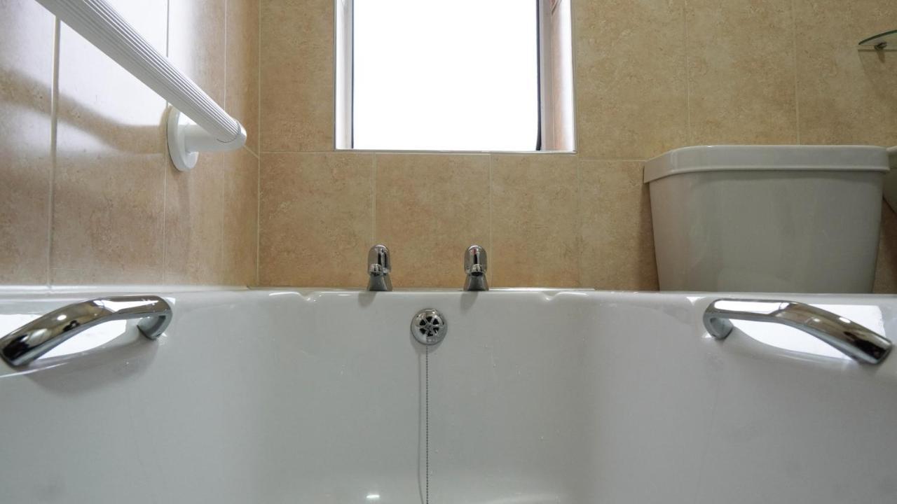 Portobello House - Four Bedroom House Perfect For Contractors - Sleeps 6 - Free Parking Wolverhampton Exterior foto